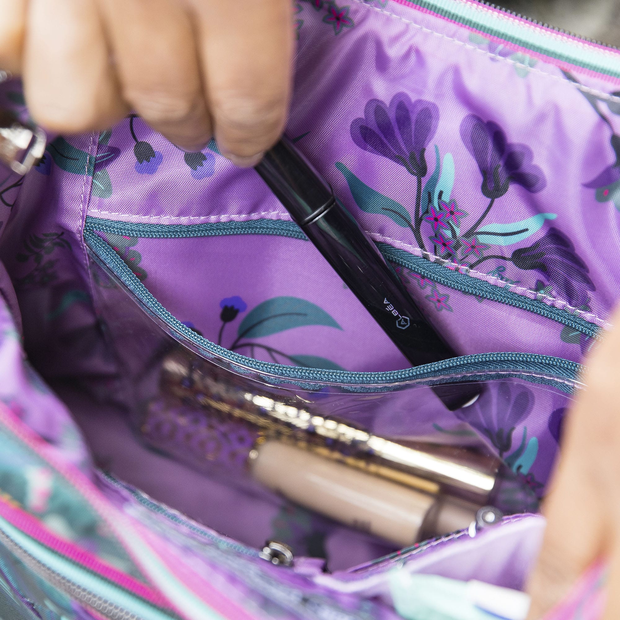 Camper SE Crossbody Bag - Image 7