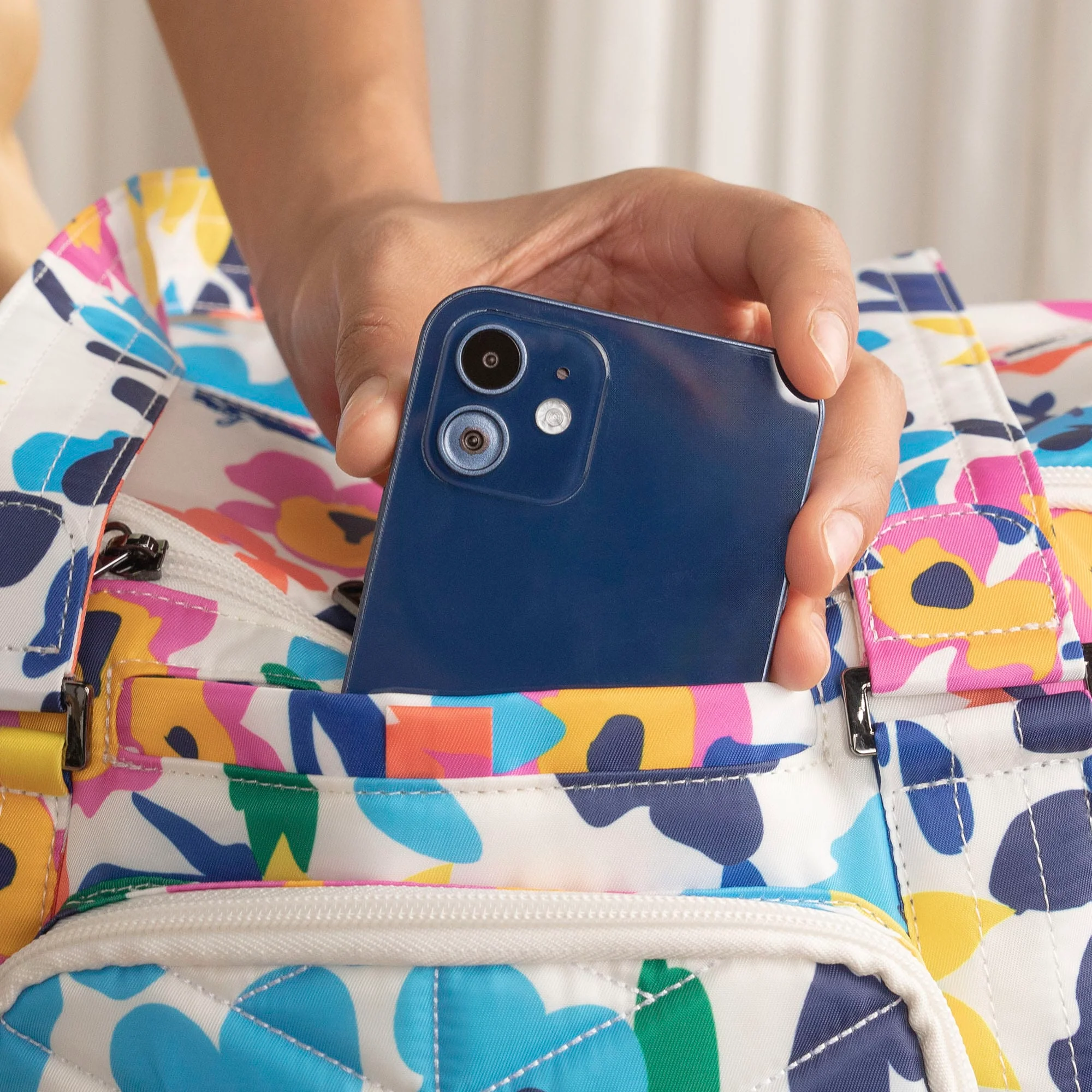 Propeller 2 Overnight Bag - Image 5